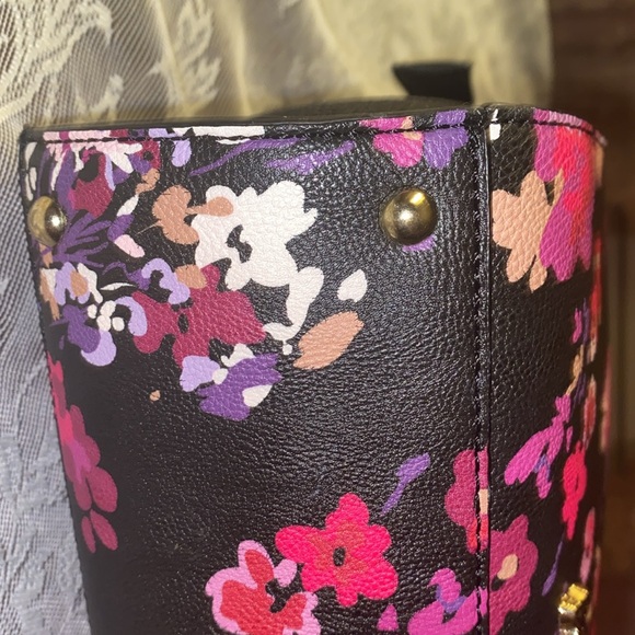 BETSEY JOHNSON BONNEE HANBAG BLACK PATENT LEATHER Heels sold separately - Picture 7 of 14